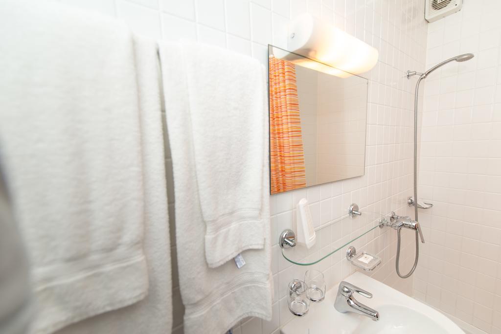 Hotel Rotes Haus Бругг Номер фото